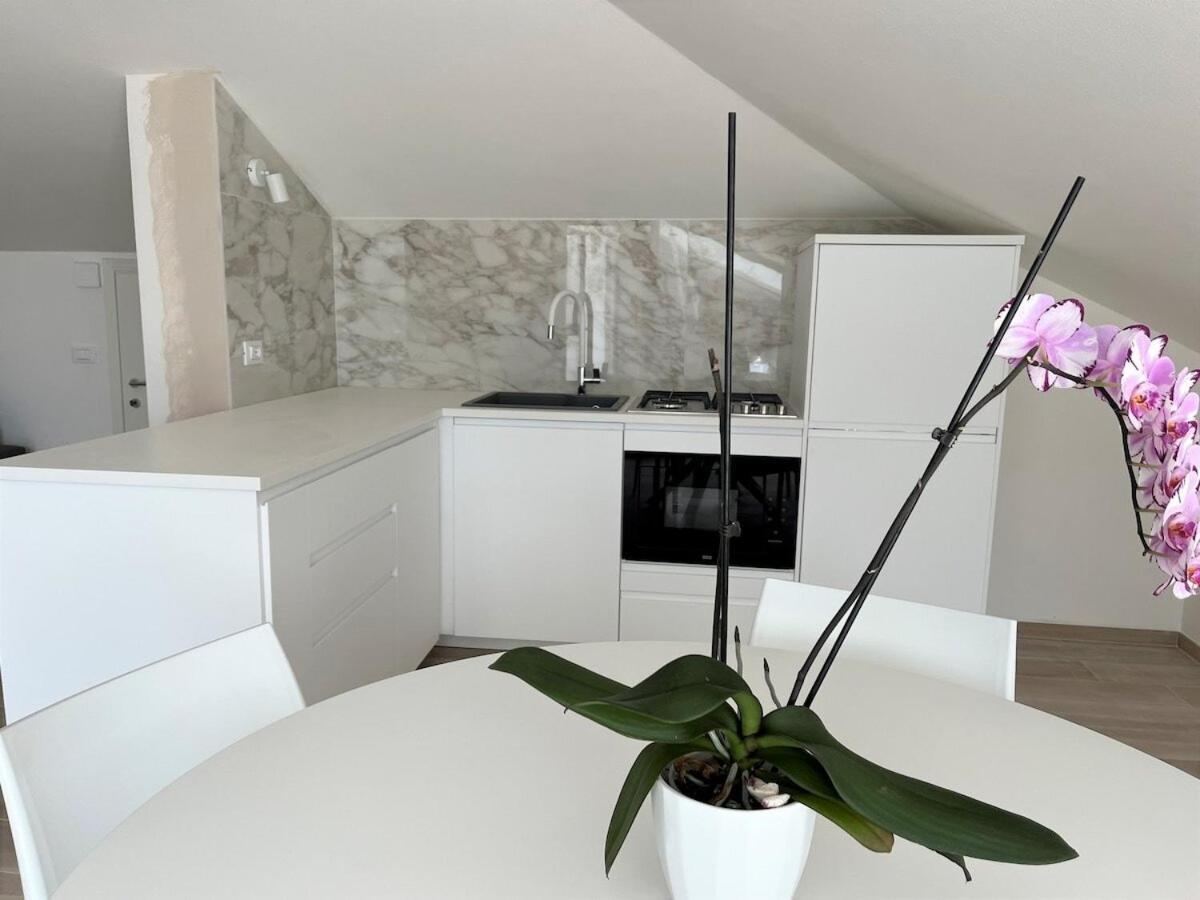 Apartament Attico Lilium Peschiera del Garda Zewnętrze zdjęcie
