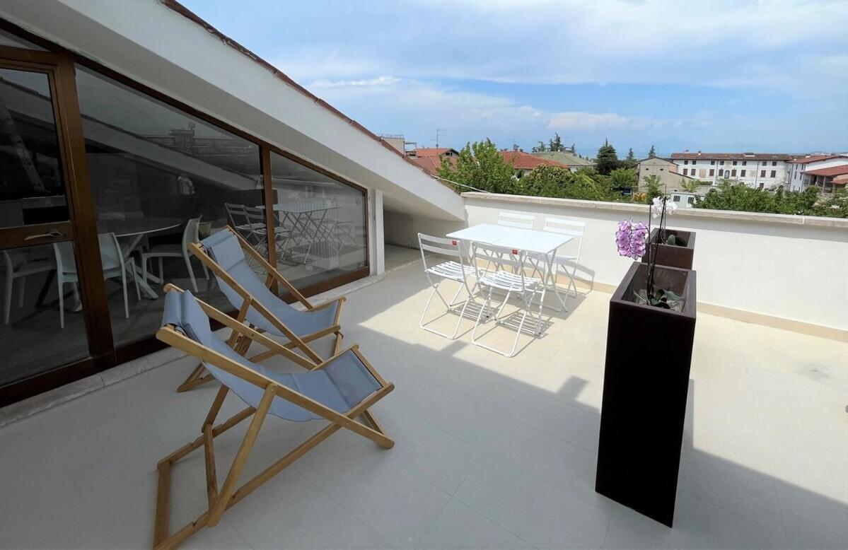 Apartament Attico Lilium Peschiera del Garda Zewnętrze zdjęcie